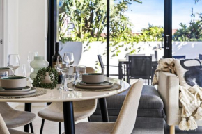 Modern 2-Bedroom Private Apartment on Low Floor in Broadbeach